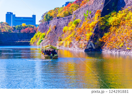 大阪城公園の内濠と御座船 124291881