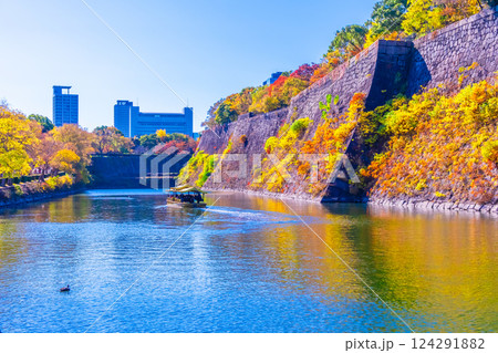 大阪城公園の内濠と御座船 124291882