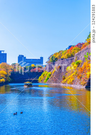 大阪城公園の内濠と御座船 124291883
