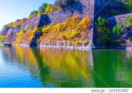 大阪城公園の内濠と御座船 大阪城公園の内濠と御座船 124291887