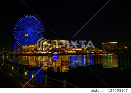 横浜市都市風景夜景みなとみらい地区　 124293107