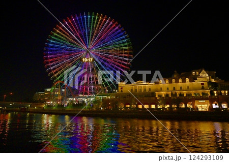 横浜市都市風景夜景みなとみらい地区 横浜市都市風景夜景みなとみらい地区 124293109