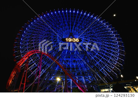 横浜市都市風景夜景みなとみらい地区 コスモクロック21 横浜市都市風景夜景みなとみらい地区 コスモクロック21 124293130