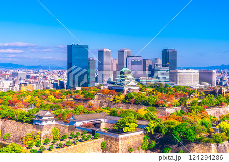 秋の大阪城と大阪ビジネスパーク 124294286