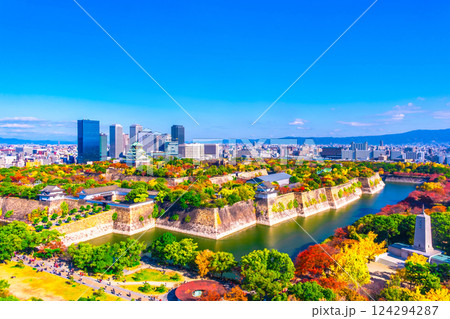 秋の大阪城と大阪ビジネスパーク 124294287