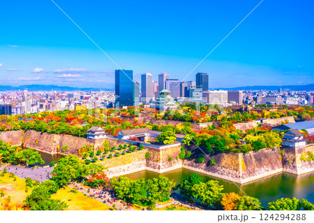 秋の大阪城と大阪ビジネスパーク 124294288