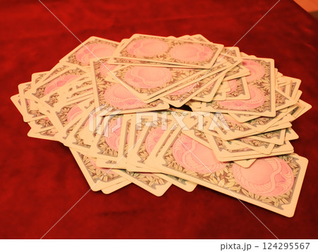 タロットクロスにあるタロットカード 124295567