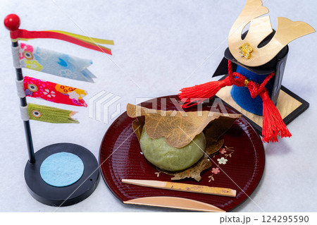【食べ物素材】端午の節句のかしわ餅【物撮り】 【食べ物素材】端午の節句のかしわ餅【物撮り】 124295590