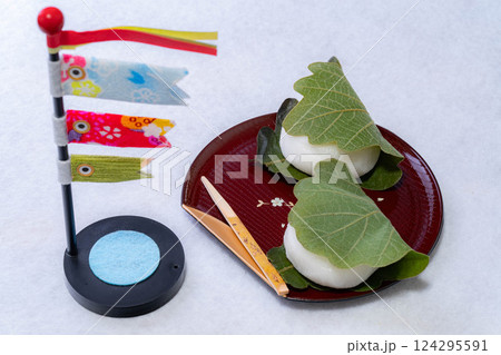 【食べ物素材】端午の節句のかしわ餅【物撮り】 【食べ物素材】端午の節句のかしわ餅【物撮り】 124295591