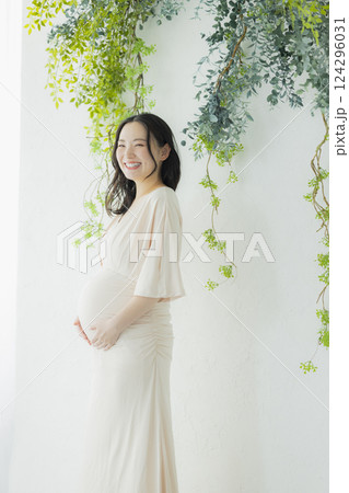 妊婦　マタニティフォト 124296031