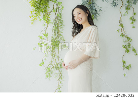 妊婦　マタニティフォト 124296032