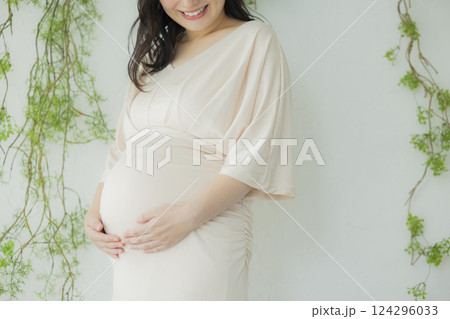 妊婦　マタニティフォト 124296033