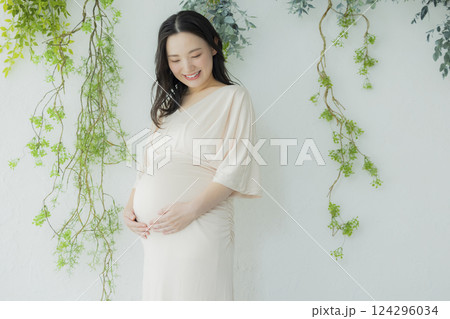 妊婦 マタニティフォト 妊婦 マタニティフォト 124296034