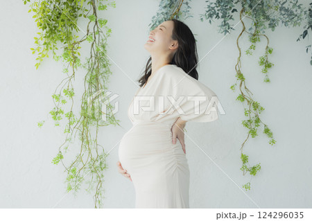 妊婦　マタニティフォト 124296035