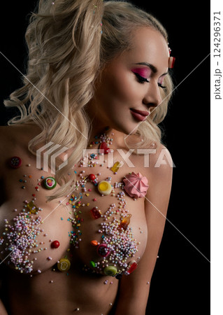 Expression of beauty through body art featuring vibrant candy designs 124296371