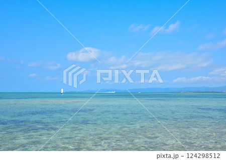 沖縄県　竹富島　カイジ浜 124298512