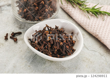 Carnation cloves aroma flavour bud 124298911