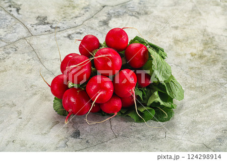 Ripe fresh organic radish heap 124298914