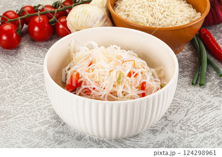 Asian glass rice noodle with vegetables Asian glass rice noodle with vegetables 124298961