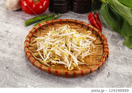 Soya bean sprouts in the bowl Soya bean sprouts in the bowl 124298989