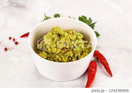 Guacamole with avocado, tomato and chili 124299008