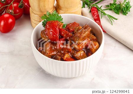 Pork with vegetables and oyster sauce 124299041