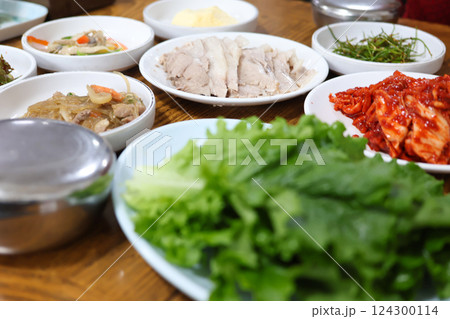 韓国料理屋にて食べたポッサム 韓国料理屋にて食べたポッサム 124300114