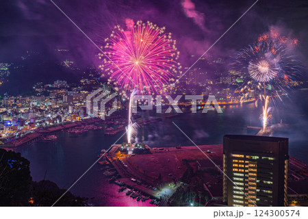 【静岡県】熱海100万ドルの夜景と海上花火大会 124300574