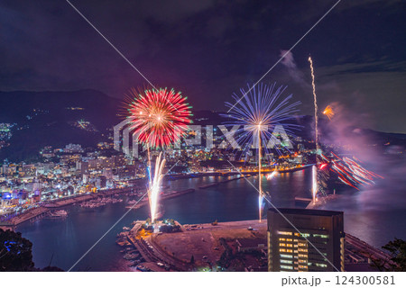 【静岡県】熱海100万ドルの夜景と海上花火大会 【静岡県】熱海100万ドルの夜景と海上花火大会 124300581