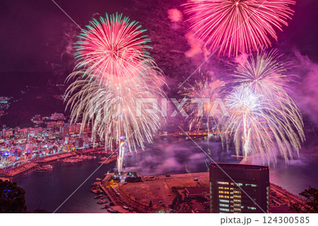 【静岡県】熱海100万ドルの夜景と海上花火大会 124300585