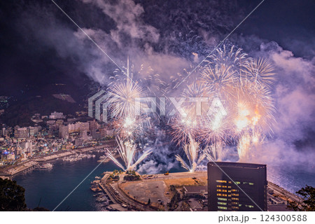 【静岡県】熱海100万ドルの夜景と海上花火大会 124300588