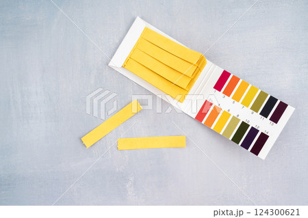 Universal indicator paper with acidic testing 124300621