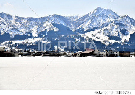 舞子スノーリゾート方面を望む(新潟県南魚沼市)【2025.3】 舞子スノーリゾート方面を望む(新潟県南魚沼市)【2025.3】 124300773
