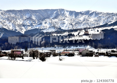 舞子スノーリゾート方面を望む(新潟県南魚沼市)【2025.3】 舞子スノーリゾート方面を望む(新潟県南魚沼市)【2025.3】 124300778