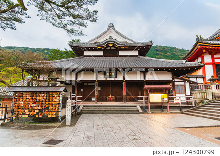 春の京都　清水寺　随求堂 124300799