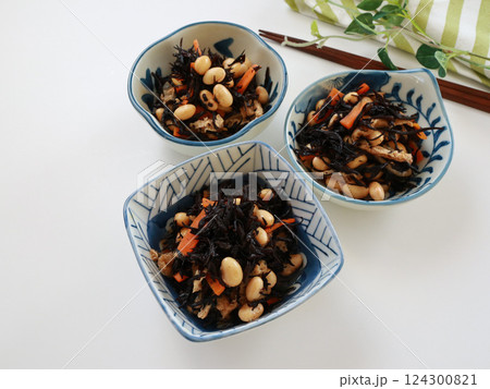 ひじき煮 小鉢 俯瞰 ひじき煮 小鉢 俯瞰 124300821