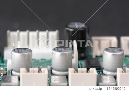 基板上のコンデンサ回路 124300942