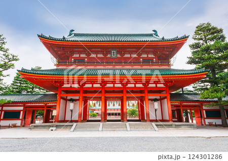 春の京都 平安神宮 応天門 春の京都 平安神宮 応天門 124301286