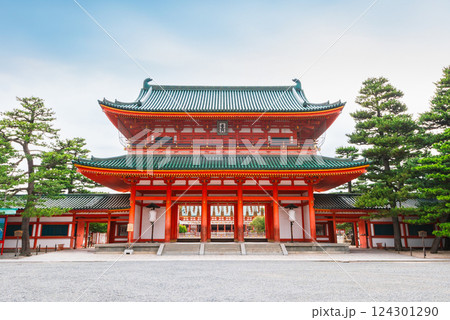 春の京都　平安神宮　応天門 124301290