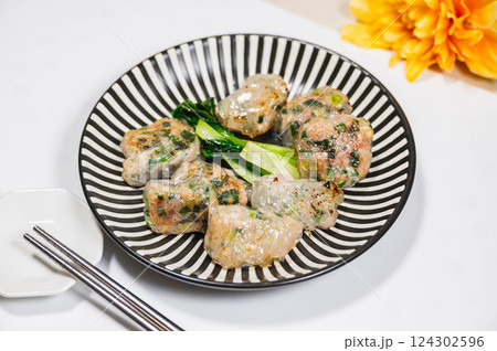 ライスペーパーで作るもちもち餃子 ライスペーパーで作るもちもち餃子 124302596