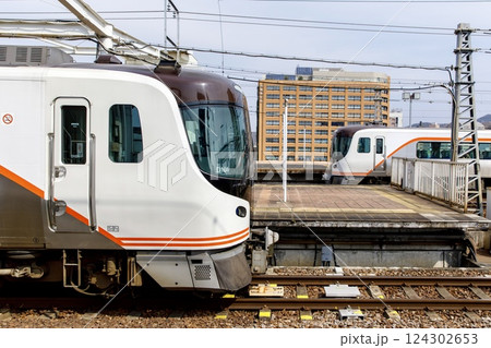 岐阜駅に停車中のHC85系特急ひだ 岐阜駅に停車中のHC85系特急ひだ 124302653