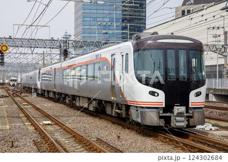 大阪方面より岐阜駅に進入するHC85系特急ひだ 大阪方面より岐阜駅に進入するHC85系特急ひだ 124302684