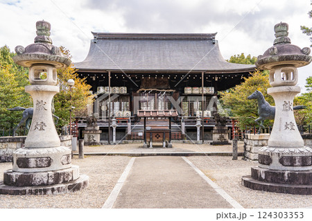 京都市伏見区　乃木神社（伏見桃山御陵の麓）拝殿　乃木希典公を祀る神社 124303353