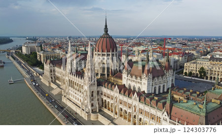 Budapest city and Danube river 124303776