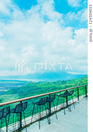 バリ島　キンタマーニ高原を一望できるカフェ 124304055