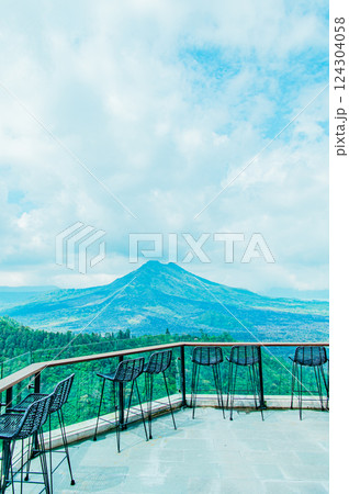 バリ島　キンタマーニ高原を一望できるカフェ 124304058