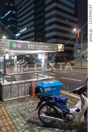 Entrance to the Chungjeongno subway station of the Seoul Metropolitan Subway in Seoul, capital of South Korea Entrance to the Chungjeongno subway station of the Seoul Metropolitan Subway in Seoul, capital of South Korea 124304137