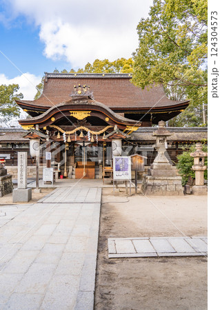 京都市伏見区深草　藤森神社（菖蒲の節句発祥地）勝運と馬の神様　本殿と拝所　有形文化財 124304573