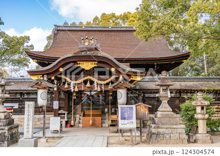 京都市伏見区深草　藤森神社（菖蒲の節句発祥地）勝運と馬の神様　本殿と拝所　有形文化財 124304574