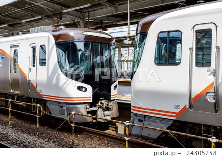 岐阜駅での特急ひだの連結作業 124305258